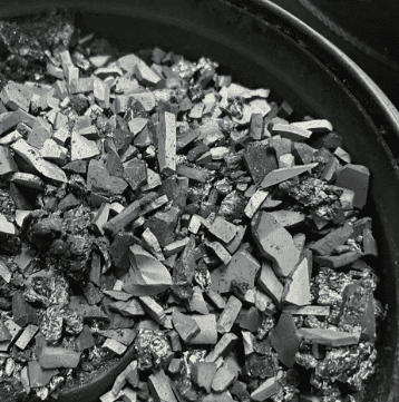 SiC کی ترقی میں غیر مرئی رکاوٹ: کیوں 7N بلک CVD SiC خام مال روایتی پاؤڈر کی جگہ لے رہا ہے